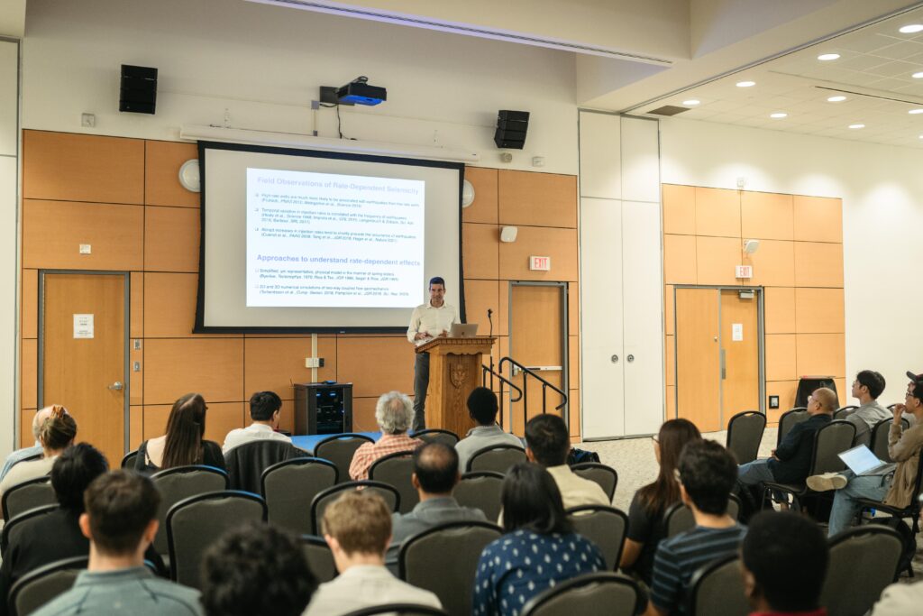 Ruben Juanes delivering his lecture 